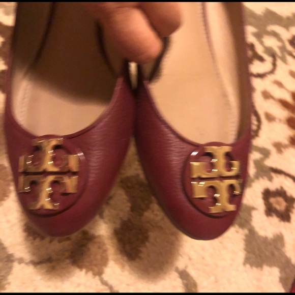 🌼Shoe Sale🌼 Maroon Tory Burch Flat Shoes on Sale - Picture 3 of 5